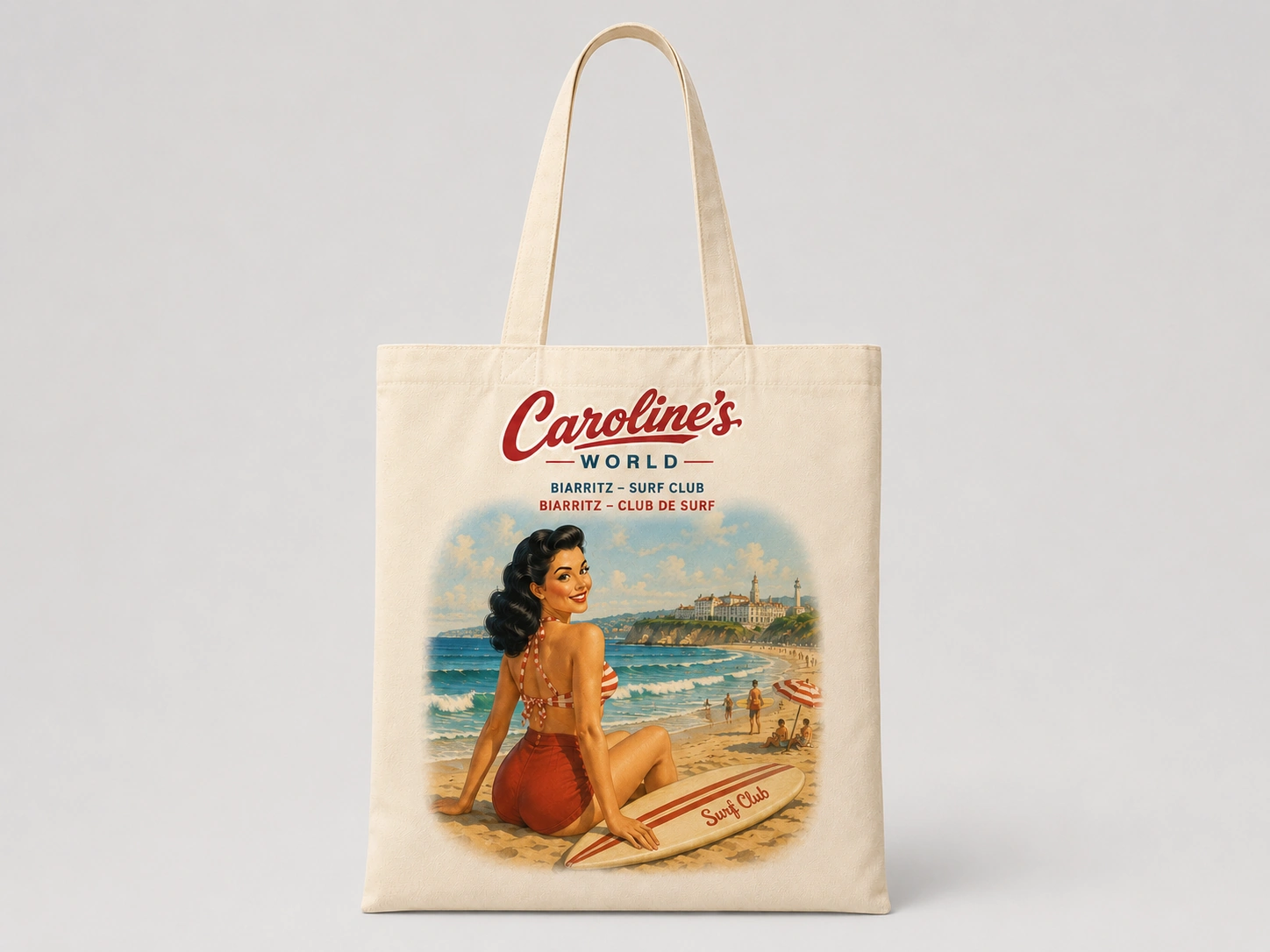 Tote-bag Caroline’s World Biarritz Surf Club avec Caroline, planche de surf et océan Atlantique sur la côte basque
